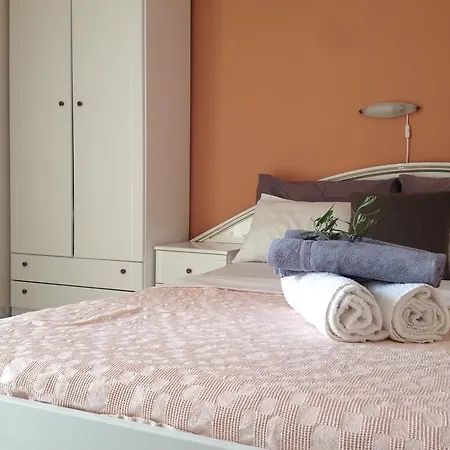 Dolphins House Nea Vrasna