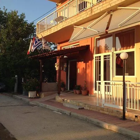 Dolphins House * Nea Vrasna